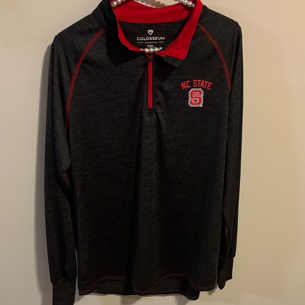 Colosseum women’s Long Sleeve NC State 1/4 zip pullover size xxl